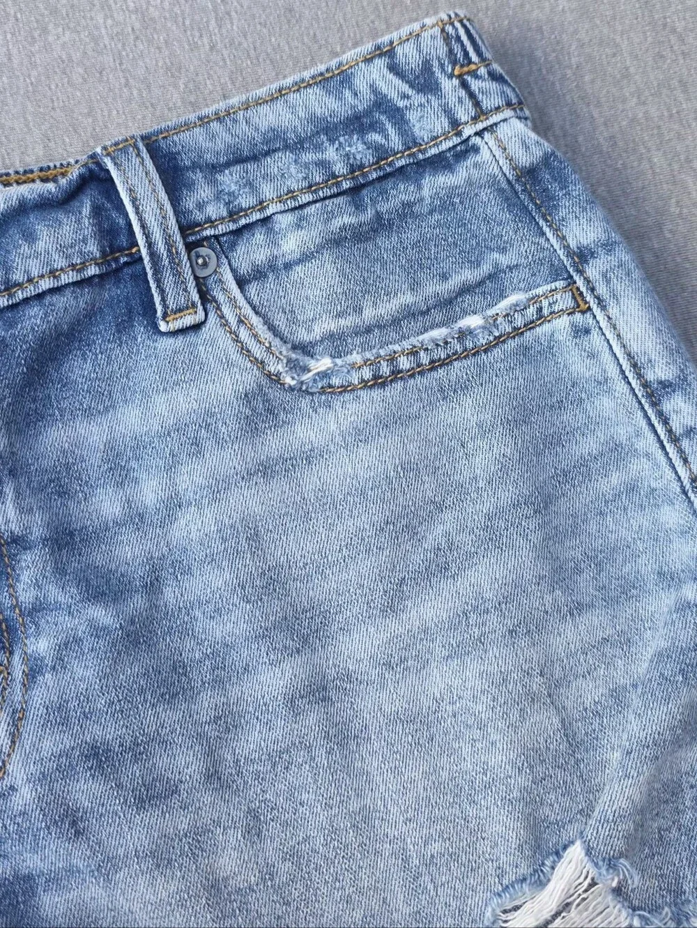 Aerie Women's Distressed Denim Shorts Size Medium Stretch Waist